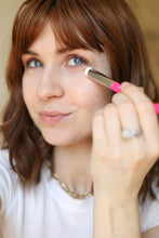 Load image into Gallery viewer, FUZZ Eraser: 2n1 Dermaplaner