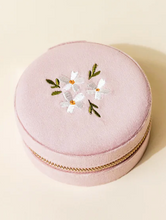 Load image into Gallery viewer, Velvet Round Jewelry Case
