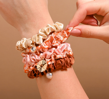 Load image into Gallery viewer, Scrunchie Charm Set - The Darlilng Effect

