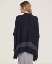 Load image into Gallery viewer, Barefoot Dreams Cliffside Wrap
